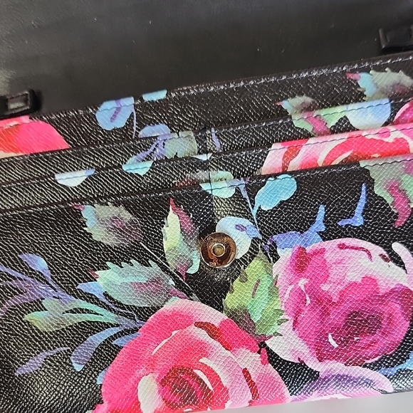 Nwot Betsey Johnson Black Floral Crossbody Bag - Picture 4 of 4